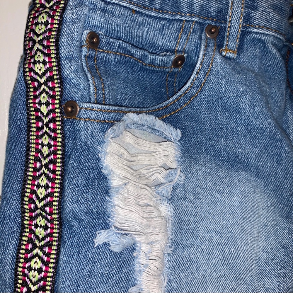 Ripped High-Waisted Shorts w/ Pattern on Sides